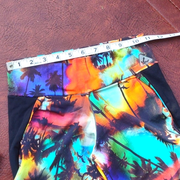 "Vibe" brand. Made in Brazil. Two piece workout set. Size M. - Picture 8 of 13